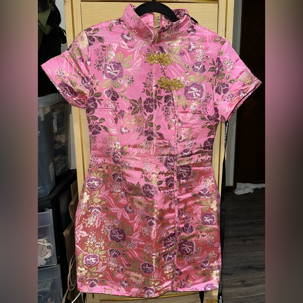 PrettyLittleThing Pink Floral Satin Mini Cheongsam